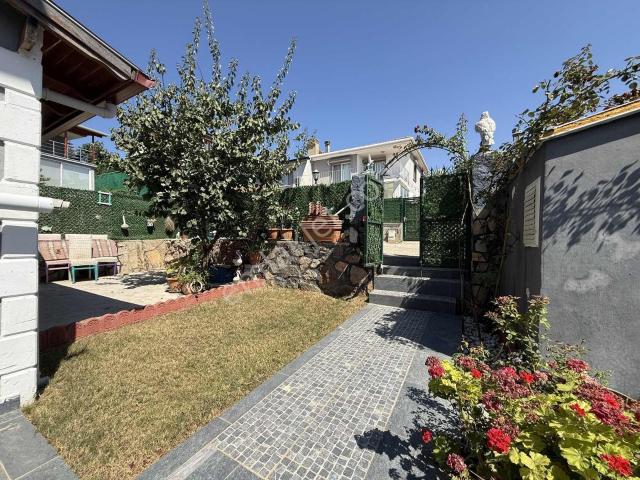 Güzelbahçe Kahramandere De 5+1 Site İçerisinde Villa