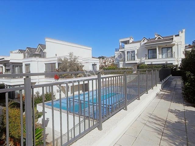 Güzelbahçe Kahramandere De 2+1 Havuzlu Site İçinde Daire