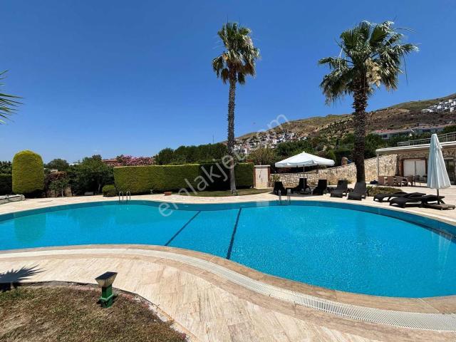 Güzelbahçe Kahramandere Satılık Havuzlu Site İçinde 5+1 Villa