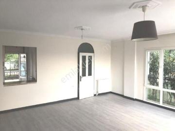 Güzelbahçe Kolejler Bölgesinde, Kapalı Mutfaklı, Ebebeyn Banyolu 3+1 Villa Satılık