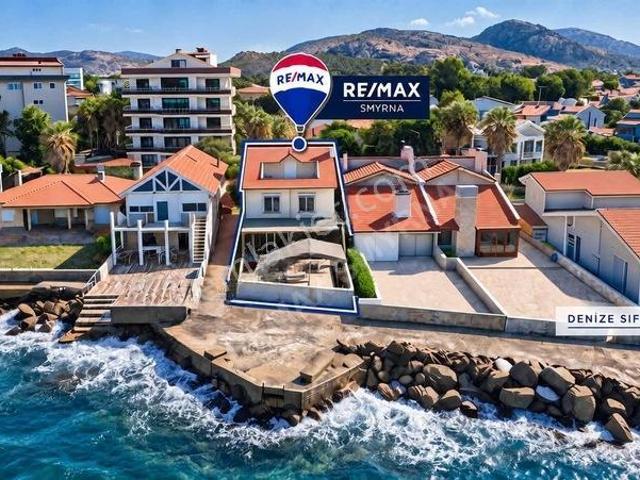 Güzelbahçe Sitelerde Denize Sıfır 10+1 Tripleks Satılık Villa