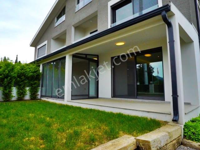 Güzelbahçe Yalı'da 3+1 Kış Bahçeli Kiralık Villa.
