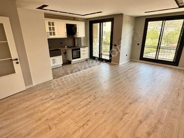 Güzelbahçe Yelki Merkez'de Kiralık 3+1 Dubleks Daire