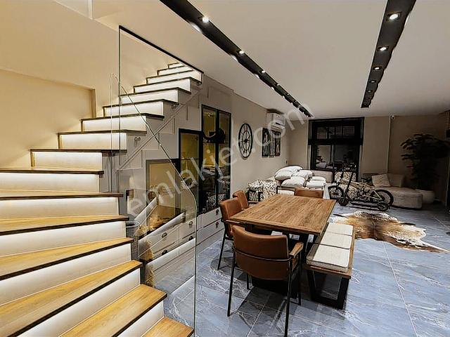 Güzelbahçe Yelki Merkez'de Kiralık 4+1 Tripleks Villa