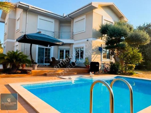 Güzelbahçe Yelki'de 560m2 Arsa İçinde Müstakil,havuzlu 4+1 Villa