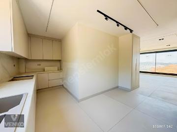 Güzelbahçe Yelki'de Satılık Sıfır Deniz Manzaralı Havuzlu Villa