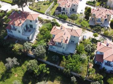 Güzelbahçe Yelki'de Site İçinde Tam Müstakil 4+1 Villa