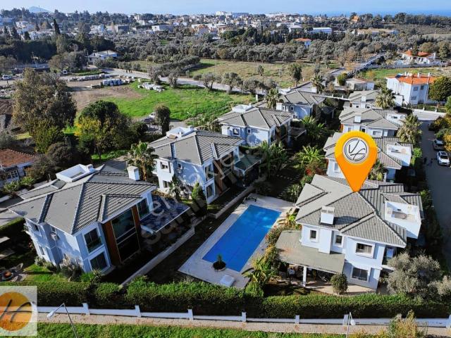 Güzelbahçe 5+2 Havuzlu Site İçerisinde Villa