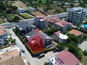 Güzelbahçe'de Köşe Konumlu, Teraslı Ve Kış Bahçeli Özel Villa