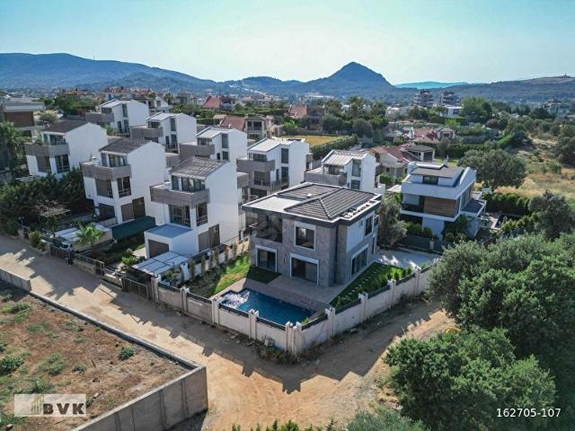 Güzelbahçe'de Tam Müstakil 4+1 Villa