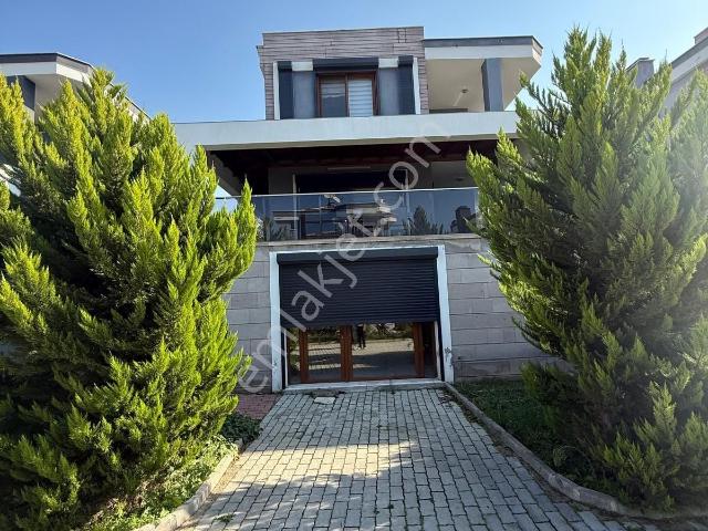Güzelcamlı Davutlar Arasında Denız Ve Doğa Manzaralıı Villa