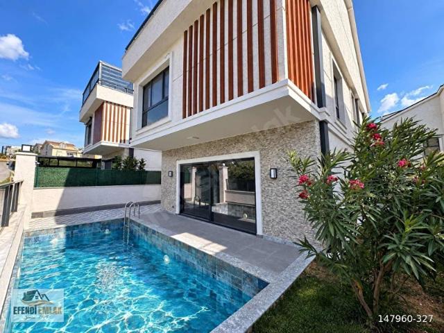 Güzelce Deniz Manzaralı Müstakil Havuzlu Satılık Sıfır Villa