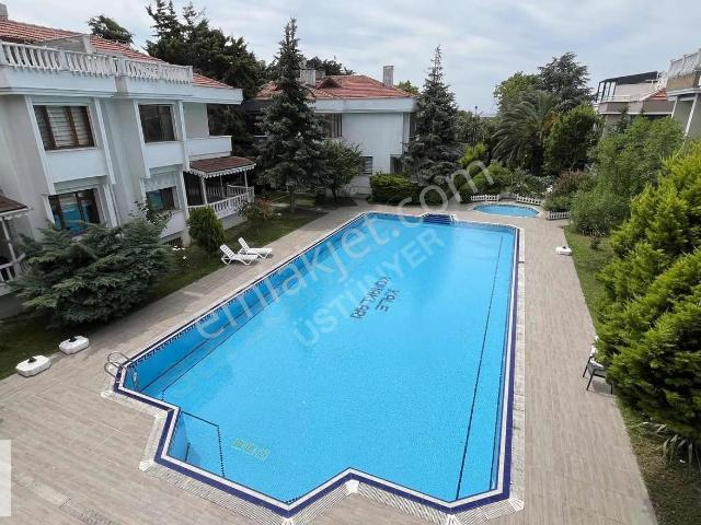 Güzelce Kale Konakları Sitesi'nde Kiralık 5+1 Eşyalı Villa