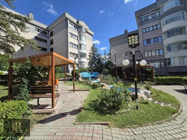 Güzelkent'te Yeşillikler İçinde Ara Kat Geniş 3+1 Satılık Daire