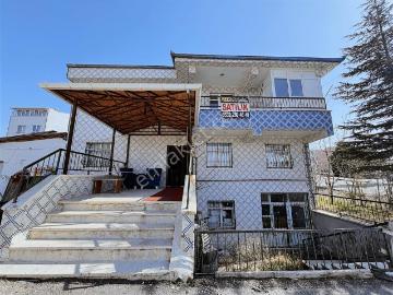 Güzelkent Mah.metromal Yakını Çift Parsel Önü Açık 3katlı Villa