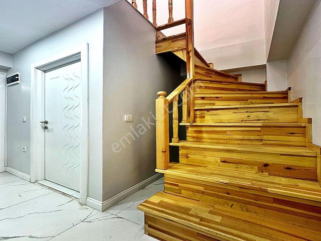 Güzelyurt'ta Metrobüse 5 Dk 2+2 Sıfır Dubleks Satılık Daire!