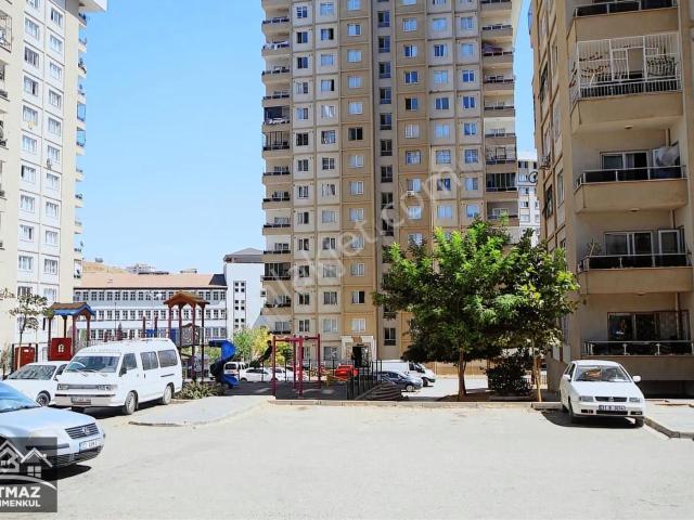 Güzelyurt Konutları'nda Satılık 2+1 Daire 96m² Net