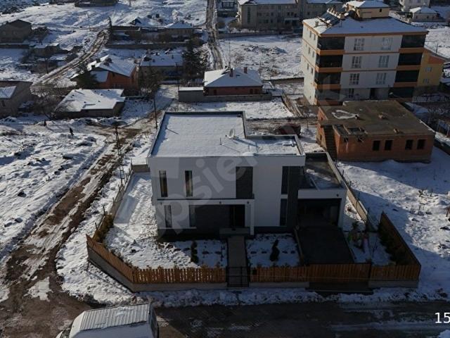 Güzelyurt İlçesinde Özel Tasarım Müstakil Villa4+1220 mGarajlı