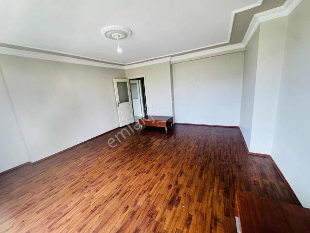 Güzelyurt Mahallesi Metrobüsün Dibi Kiralık 3 + 1 Daire