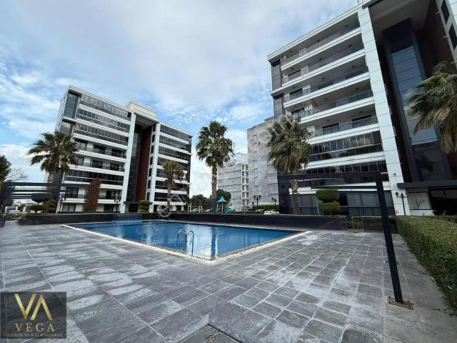 Güzelyurt Mahallesi Kentpark Yanı Site İçi Satılık 4+1 Daire