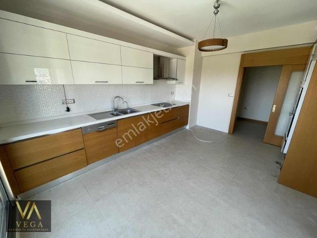 Güzelyurt Mahallesi Site İçi Satılık 4+1 Arakat Daire