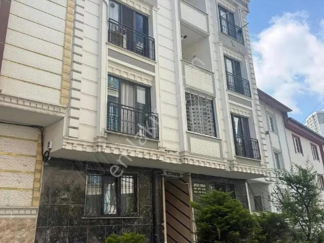 Güzelyurt Metrobüse 10 Dakıka Mesafede Kıralık 2 + 1 Daıre