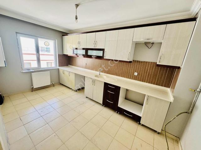 Güzelyalı 3+1 Asansörlü 110m2 Son Kat Temiz Kiralık Daire