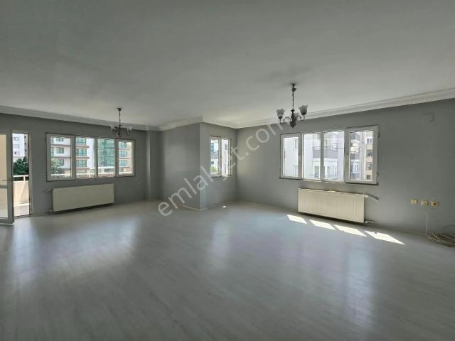 Güzelyalıda 4+1 Geniş Balkon Bulvara Hastaneye Yakın