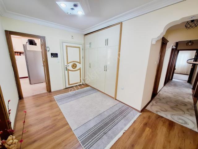 Güzelyalı'da Uğur Mumcu Bulvarı Civarı Geniş Ekstralı 4+1 Kaçmaz
