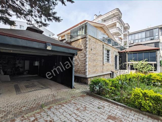 Güzelyalı'da Bahçeli Ve Geniş Teraslı 4+1 Villa