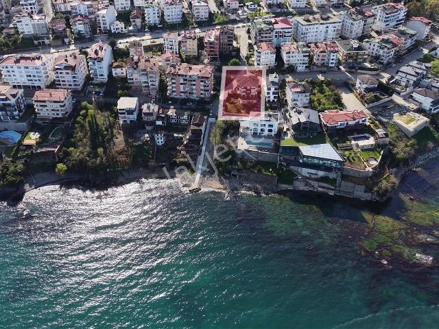 Güzelyalı'da Deniz Kenarında Nadir Fırsat Komple Satılık Villa