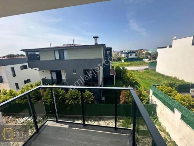 Güzelyalı Da Denize 200 Metre 6+1 Villa