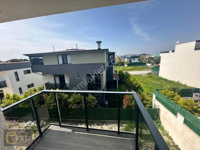 Güzelyalı Da Denize 200 Metre 6+1 Villa