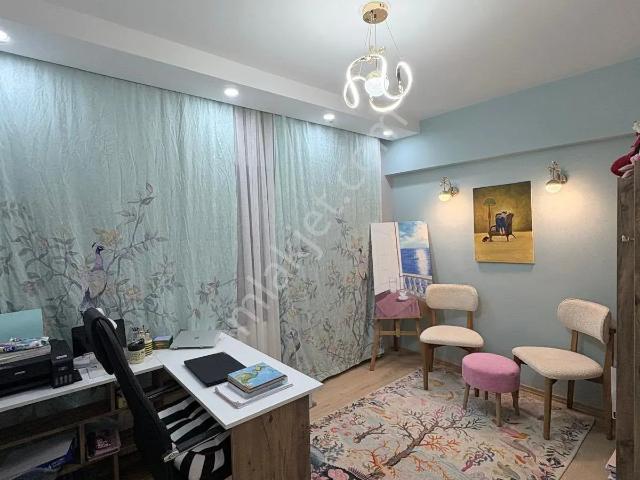 Güzelyalı'da Modern Tadilatlı 3+1 Satılık Daire