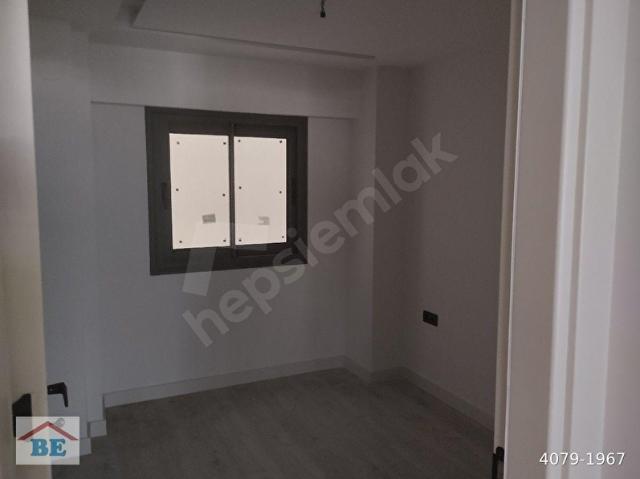 Güzelyalıda sahile tramvaya 50 metre 2+1 sıfır daire