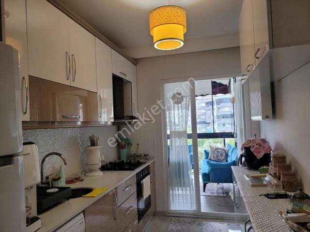 Güzelyalı Eğitim Mahallesinde Arakat Kombili Ful Eşyalı Daire
