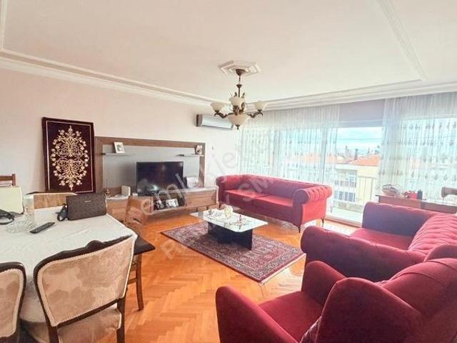 Güzelyalı İnönü Caddesi Üzeri, 3+1 Çift Cepheli Satılık Daire