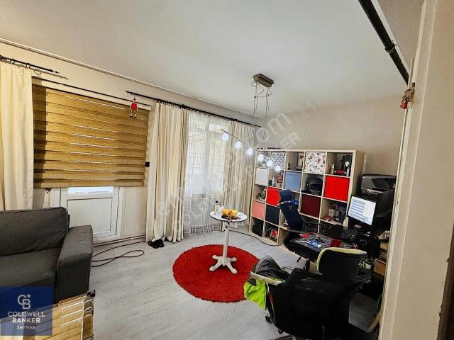 Güzelyalı Müdafaa i Hukuk İlkokulu Karşısı Teraslı Satılık Daire