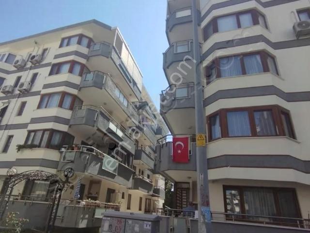 Güzelyalı Petek Sitesinde Denize Yakın Eşyalı 3+1 Kiralık Daire
