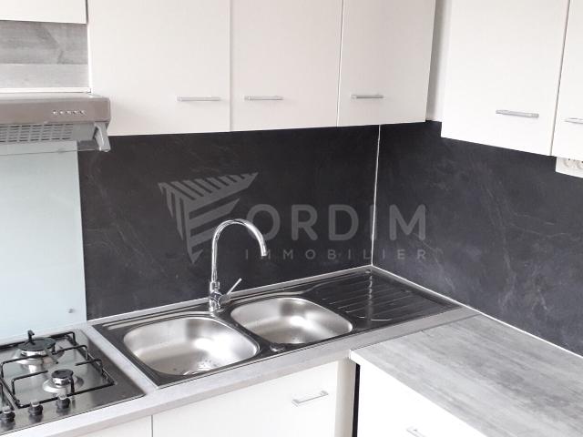 gy l'eveque appartement f2 de38.77 m2