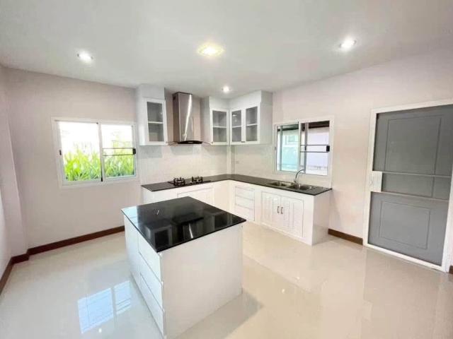 หมู่บ้าน ธนาพรปาร์คโฮม5 บ้านพื้นที่ใหญ่ ฟังก์ชันครบ เฟอร์นิเจอร์พร้อมเข้าอยู่ ใกล้ Central Festival โทร/ไลน์ 088 5986