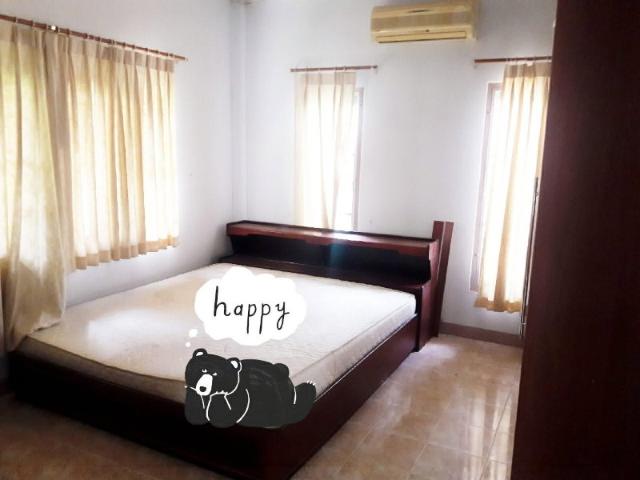 ให้เช่าบ้าน 2 ห้องนอน 1 ห้องนั่งเล่น 1 ห้องน้ำ ห้องครัว พื้นที่ 93 ตารางวา หมู่บ้านสุรนารีวิลล์ ใกล้ โรงเรียนสารสาสน์ สุรวิวัฒน์ ม.เทคโนโลยีสุรนารี