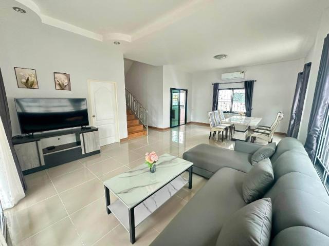 ให้เช่าบ้านเดี่ยว 2 ชั้น เดินทางสะดวก ในหมู่บ้านพร้อมเฟอร์นิเจอร์ครบชุด ทำเลดีมาก ใกล้เชียงใหม่89 พลาซ่า, 7 11, โรงเรียนวารี และอื่นๆอีกมากมาย