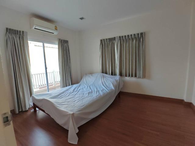 ให้เช่าบ้านเดี่ยว 2 ชั้น หลังใหญ่ หมู่บ้าน แกรนด์มณีรินทร์ สามมุข–บางแสน