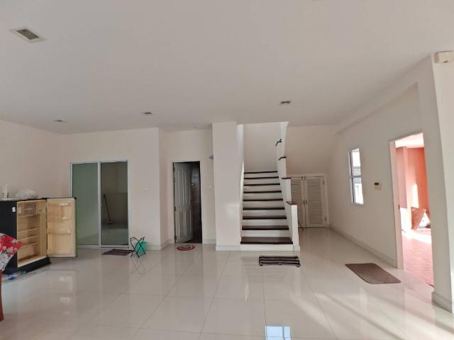 ให้เช่าบ้านเดี่ยว 2 ชั้น หลังใหญ่ หมู่บ้าน แกรนด์มณีรินทร์ สามมุข–บางแสน
