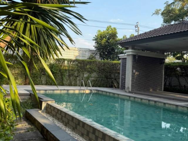 ให้เช่าบ้านเดี่ยว กรานาดา ปิ่นเกล้า สวยหรู ติดถนนบรมราชชนนี บ้านเงียบสงบ เป็นส่วนตัว