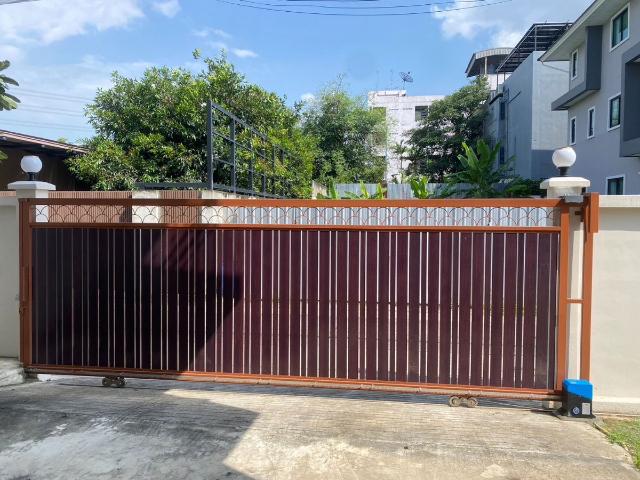ให้เช่าบ้านเดี่ยวหรู 2 ชั้น ซอยงามวงศ์วาน27 แยก6 58 ตรว พื้นที่ใช้สอย 275 ตรม ขึ้นลงทางด่วนง่าย
