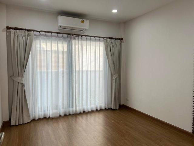 ให้เช่าบ้านหลังใหญ่ พื้นที่ใช้สอยจุใจ! Centro Donmueng Chaengwattana เฟอร์ฯ ครบทั้งหลัง ทิศใต้ลมดี พร้อมอยู่ทันที