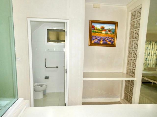 ให้เช่าบ้านในโครงการหรูซีรีนเลค ตกแต่ง built in ทั้งหลัง พร้อมเข้าอยู่ RW005335