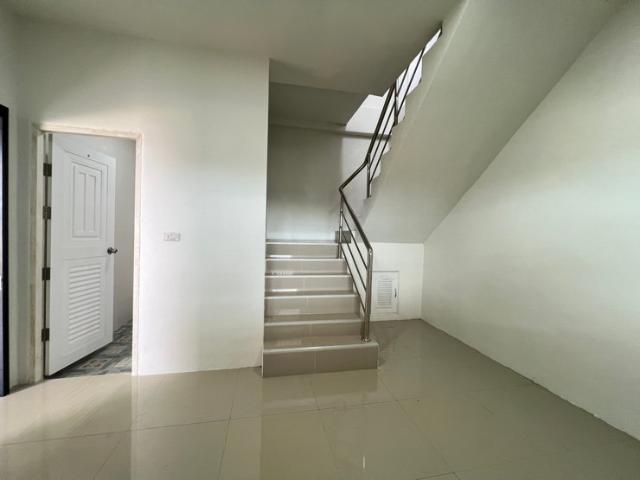 ให้เช่า โกดัง ขนาด 650 ตรม. พร้อมออฟฟิศ สร้างใหม่ ย่านลำลูกกาคลอง 7 ปทุมธานี รถคอนเทรนเนอร์เข้าได้